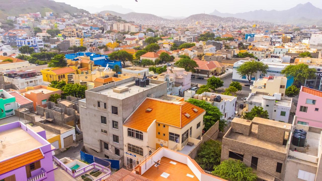 Simabo'S Backpackers' Hostel Mindelo Exterior photo