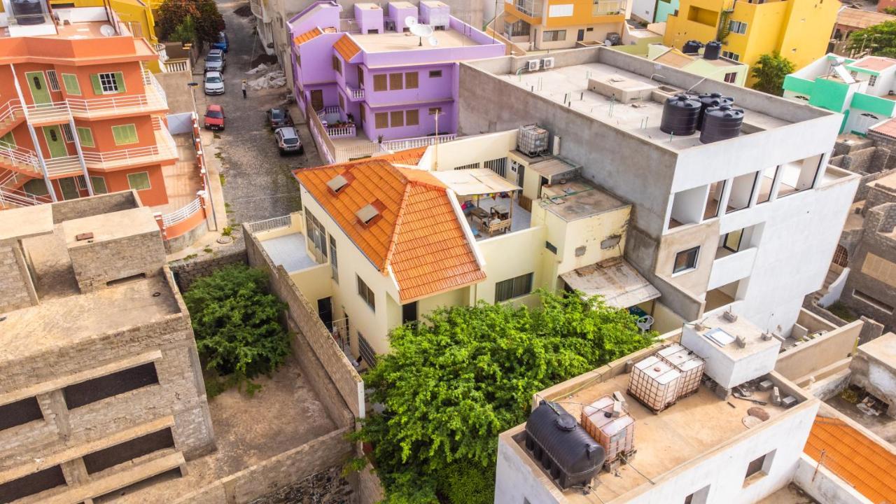 Simabo'S Backpackers' Hostel Mindelo Exterior photo