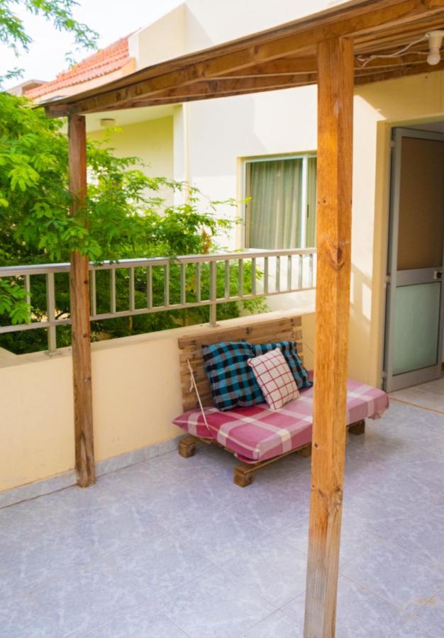 Simabo'S Backpackers' Hostel Mindelo Exterior photo