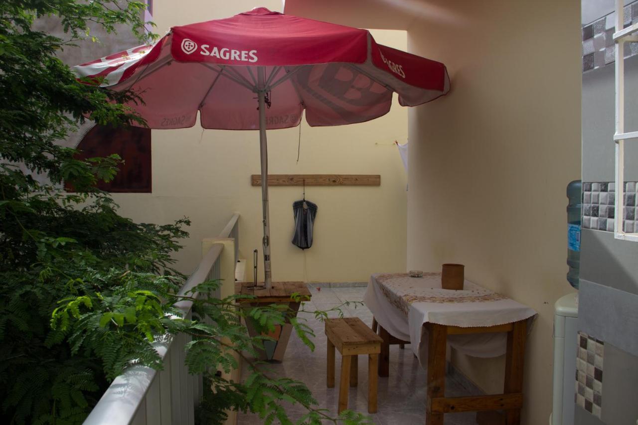 Simabo'S Backpackers' Hostel Mindelo Exterior photo