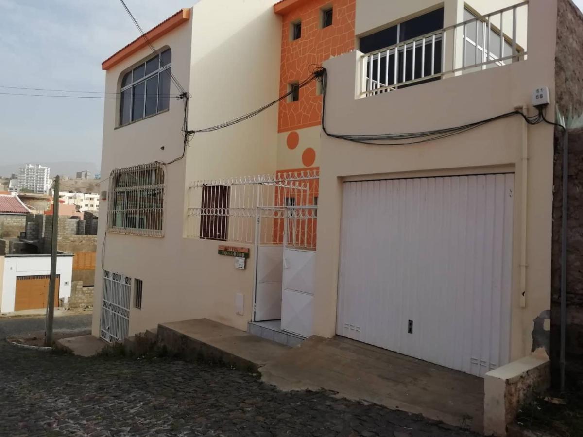 Simabo'S Backpackers' Hostel Mindelo Exterior photo